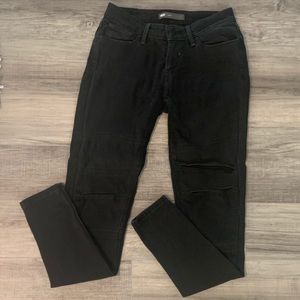 Junior’s Black levi slashed jeans